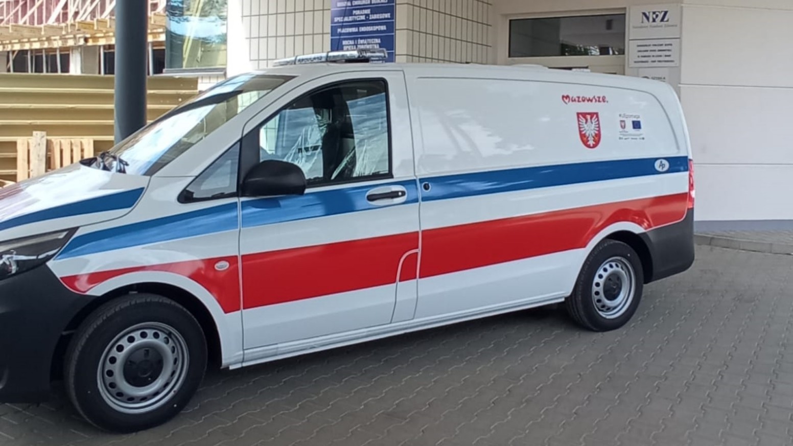 Nowy ambulans od samorządu Mazowsza